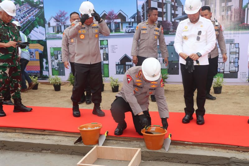 Kapolri Letakkan Batu Pertama Pembangunan Aspol Gelatik Samarinda