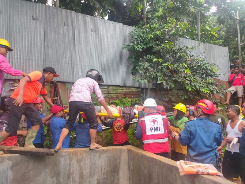 Longsor di Samarinda, PMI dan Tim SAR Terus Lakukan Evakuasi