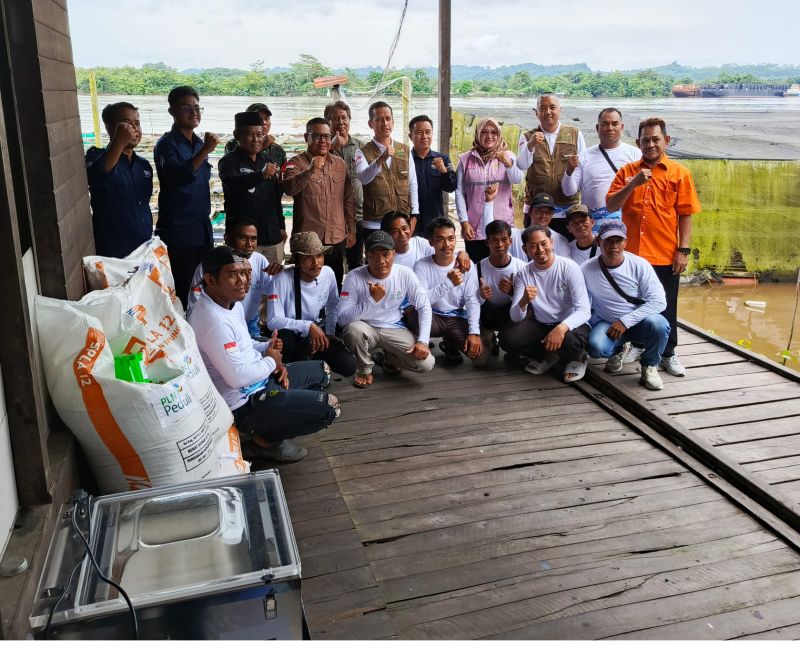 PLN UIP3B Kalimantan Wujudkan Program TJSL di Kelompok Budidaya Ikan Nila Keramba Kukar