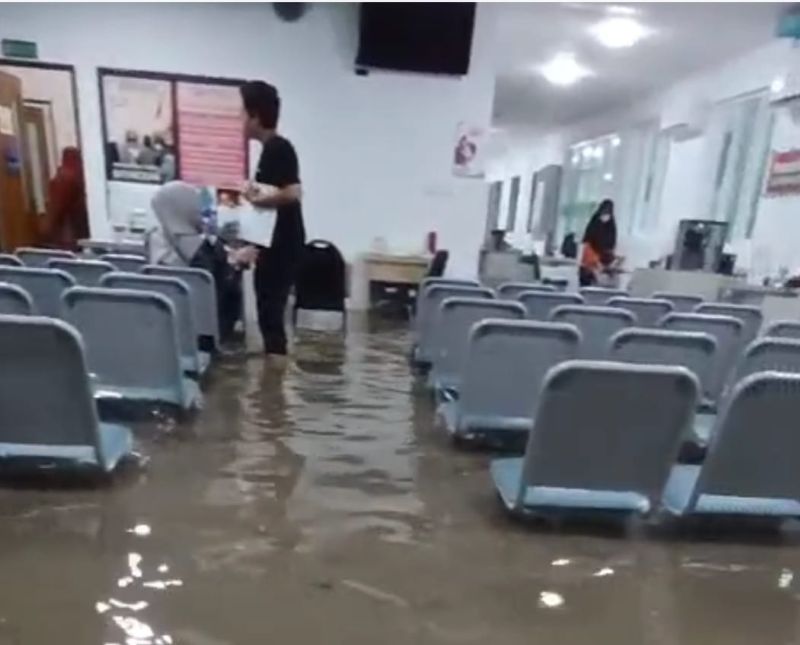 “Tolong Kulkasku  Ngambang”