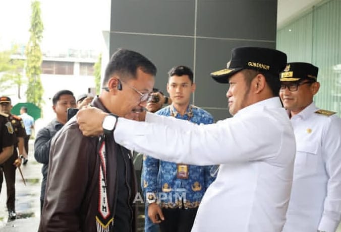 Kajati Kaltim Baru Dr Supardi Tiba di Bandara Sepinggan Balikpapan, Disambut Gubernur Kaltim